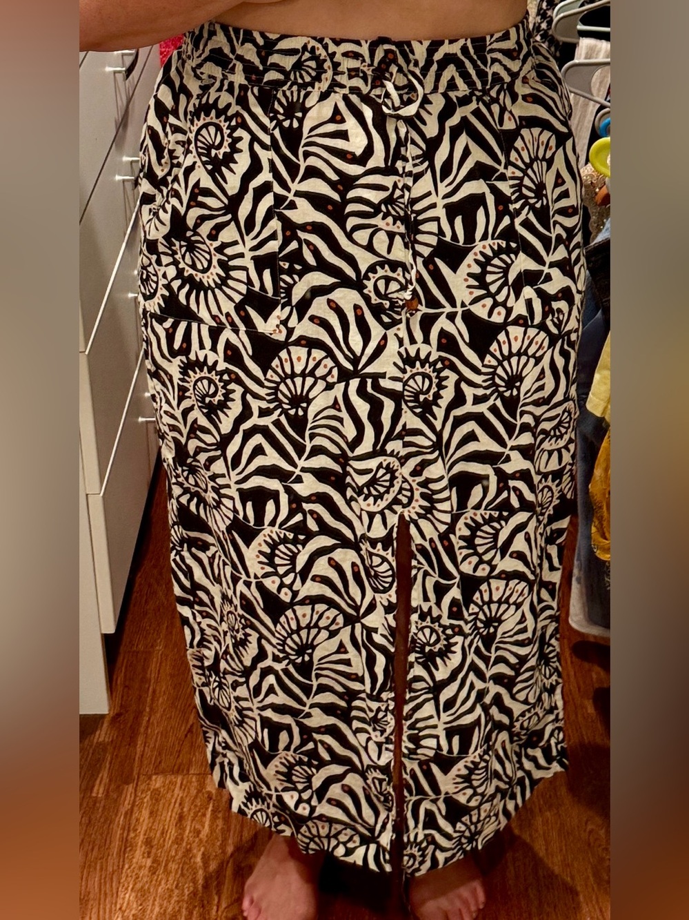 NICOLE MILLER Black & White 100% LINEN  Printed Long Skirt Front Slit